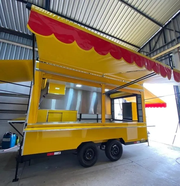 Trailer rodoviário 4m X 2m modelo padrão 2 eixos* *Itens inclusos* - Teto interno forrado em ACM branco com 04 quatro luminárias led (18w) de embutir - Tomada steck 32A, disjuntor geral, 05 tomadas de 20A - 02 Bancadas - Sistema hidráulico com um reservatório de 50L de água limpa e um reservatório de 50L de água usada. Cuba em inox, torneira de metal - Parede de trabalho forrada em inox ou ACM